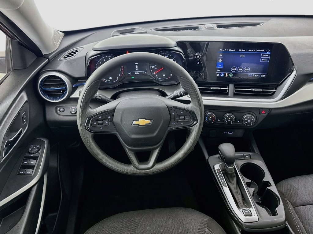 Used 2025 Chevrolet Trax LS w/ LS Convenience Package FWD image 23