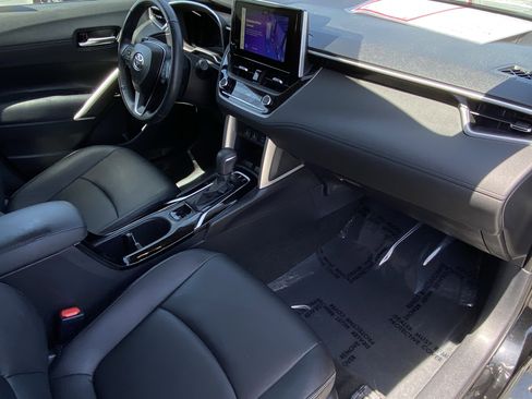 Certified 2024 Toyota Corolla Cross XLE w/ Convenience Package FWD image 9