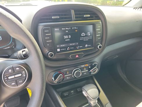 Used 2025 Kia Soul LX w/ LX Technology Package FWD image 22