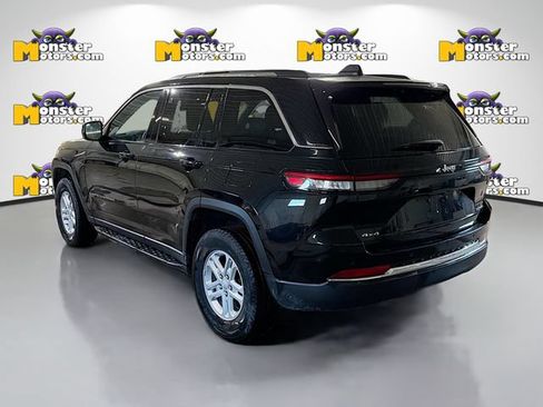 Used 2023 Jeep Grand Cherokee Laredo AWD/4WD image 6