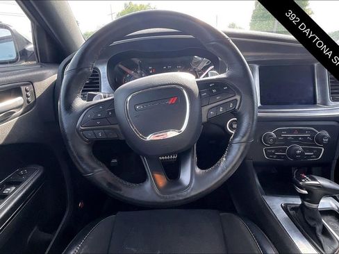 Used 2017 Dodge Charger R/T RWD image 5