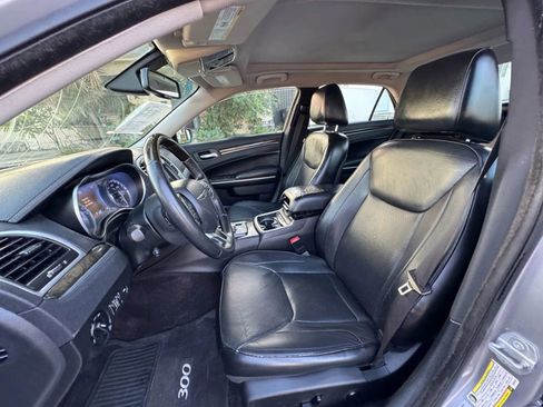 Used 2017 Chrysler 300 C RWD image 24