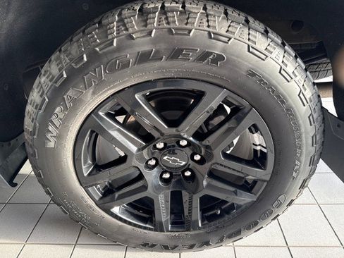 Used 2023 Chevrolet Silverado 1500 High Country w/ Z71 Off-Road Package AWD/4WD image 13