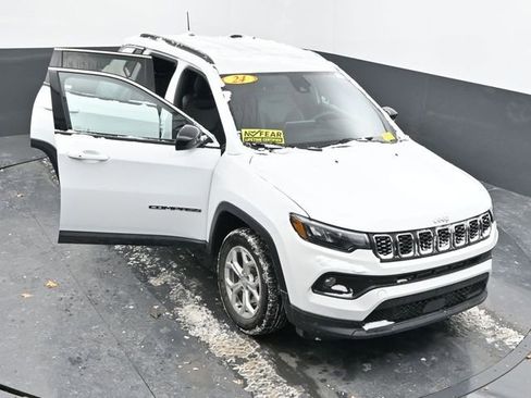 Used 2024 Jeep Compass Latitude image 57