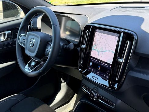 Certified 2023 Volvo C40 P8 Recharge Ultimate w/ Protection Package Premier AWD/4WD image 12