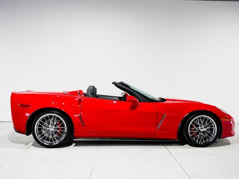 Used 2013 Chevrolet Corvette 427 w/ 1SC Preferred Equipment Group RWD image 2