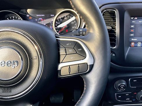 Used 2018 Jeep Compass Latitude w/ Popular Equipment Group image 17