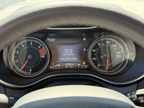 Used 2023 Jeep Cherokee Altitude Lux image 18