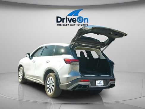 Used 2023 INFINITI QX60 Pure image 2