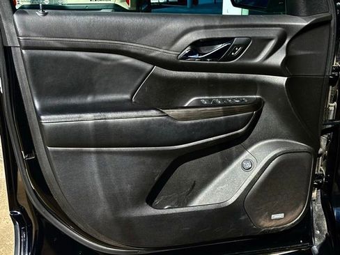 Used 2019 GMC Acadia SLT image 18