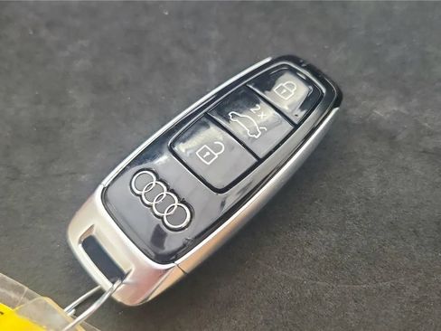 Used 2022 Audi Q8 Prestige AWD/4WD image 14