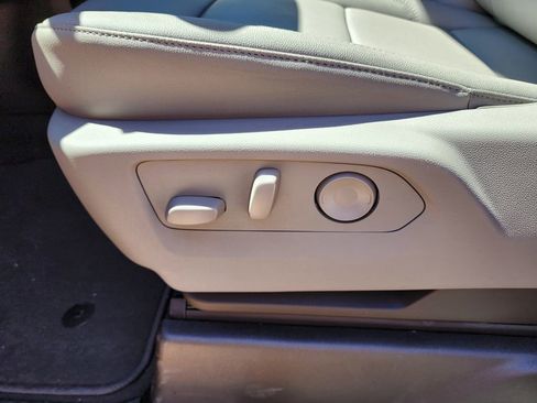 New 2026 GMC Sierra 1500 SLT image 18