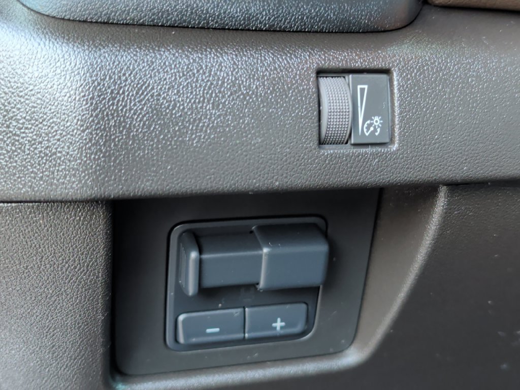 Used 2024 GMC Canyon Denali AWD/4WD image 14