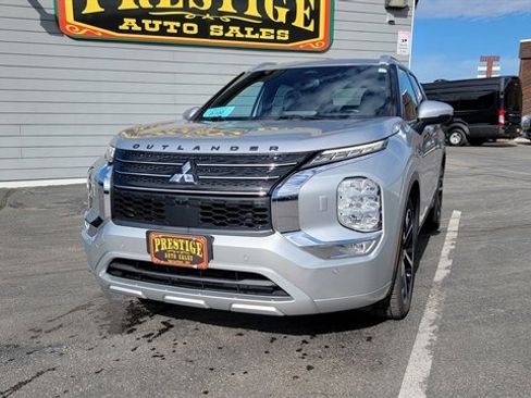 Used 2022 Mitsubishi Outlander SEL image 2