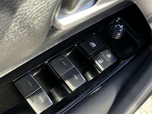 Certified 2025 Toyota Corolla SE image 21