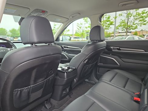 Used 2025 Kia Telluride LX FWD image 17