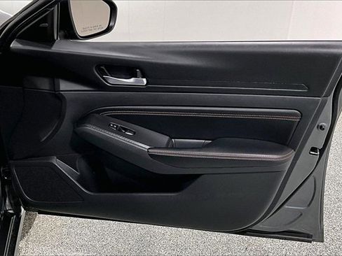 Used 2021 Nissan Altima 2.5 SR w/ SR Premium Package image 29