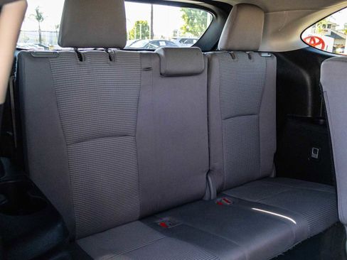 Used 2022 Toyota Highlander LE image 18