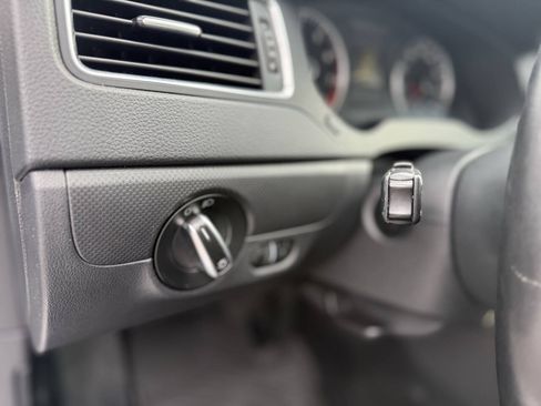 Used 2012 Volkswagen Jetta SE FWD image 20