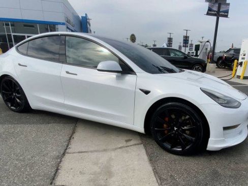 Used 2019 Tesla Model 3 Standard Range Plus image 2
