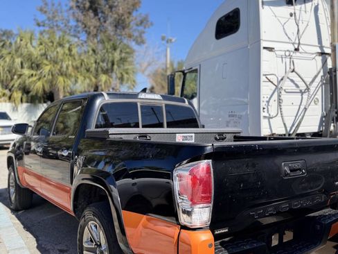 Used 2016 Toyota Tacoma Limited image 4