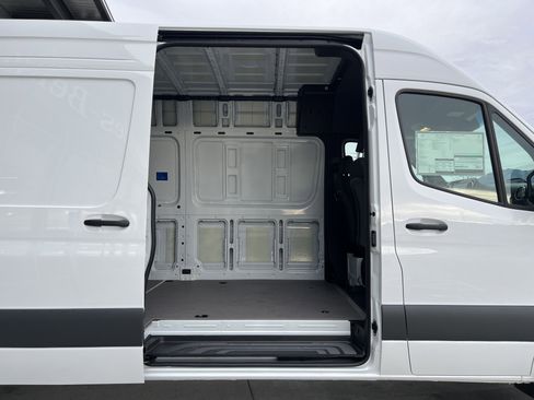 New 2026 Mercedes-Benz Sprinter 2500 image 25