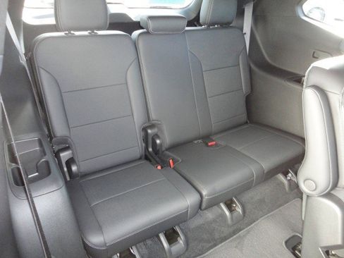 Used 2025 Buick Enclave Preferred image 19