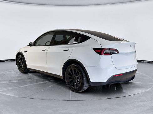 Used 2021 Tesla Model Y Long Range AWD/4WD image 2