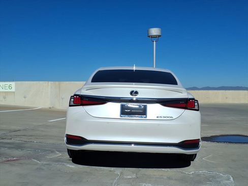 Used 2025 Lexus ES 300h w/ Luxury Package image 5