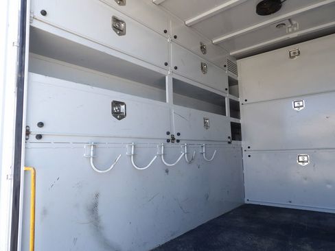 Used 2015 Ford F550 2WD Regular Cab Super Duty image 43