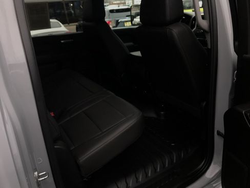 Used 2024 GMC Sierra 2500 Pro w/ Convenience Package image 32