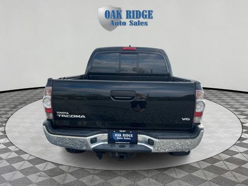 Used 2015 Toyota Tacoma 4x4 Double Cab w/ Limited Package image 6