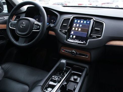 Used 2023 Volvo XC90 B6 Plus image 29