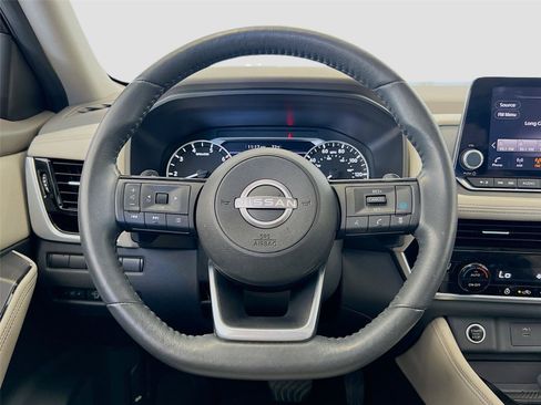 Used 2023 Nissan Rogue SL AWD/4WD image 17