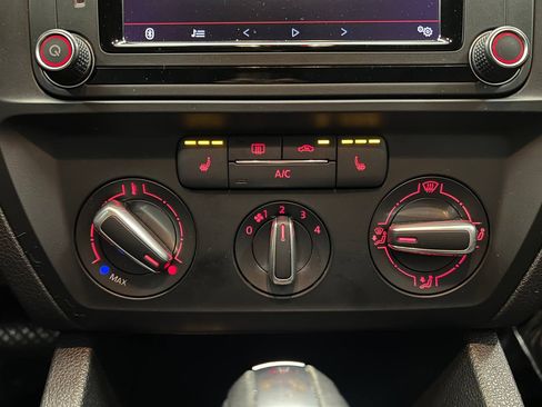 Used 2017 Volkswagen Jetta SE image 21