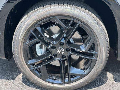 New 2025 Volkswagen Tiguan SE R-Line image 6