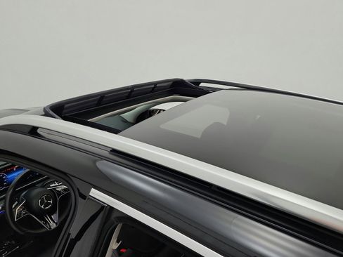 Used 2024 Mercedes-Benz GLE 350 4MATIC image 11