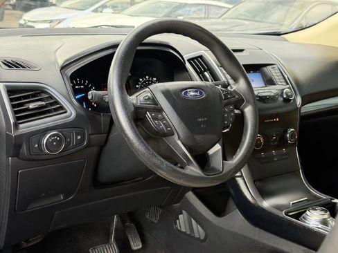 Used 2019 Ford Edge SE image 17