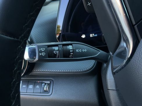 Used 2025 Chevrolet Equinox LT AWD/4WD image 32