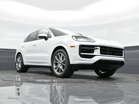 New 2025 Porsche Cayenne image 40