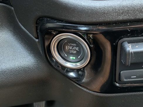 Used 2025 GMC Sierra 1500 SLT RWD image 28