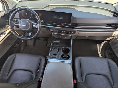 Used 2025 Kia Carnival FWD image 12