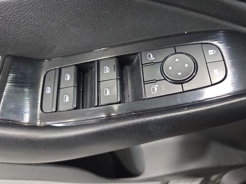 Used 2024 Nissan Rogue S FWD image 26