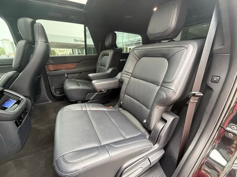 Used 2024 Lincoln Navigator Reserve image 21