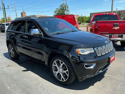 Used 2019 Jeep Grand Cherokee Overland AWD/4WD image 3