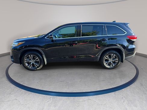 Used 2017 Toyota Highlander Plus AWD/4WD image 8