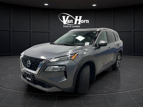 Used 2021 Nissan Rogue SV AWD/4WD image 3