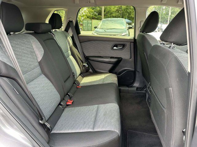 Used 2023 Nissan Rogue SV AWD/4WD image 12