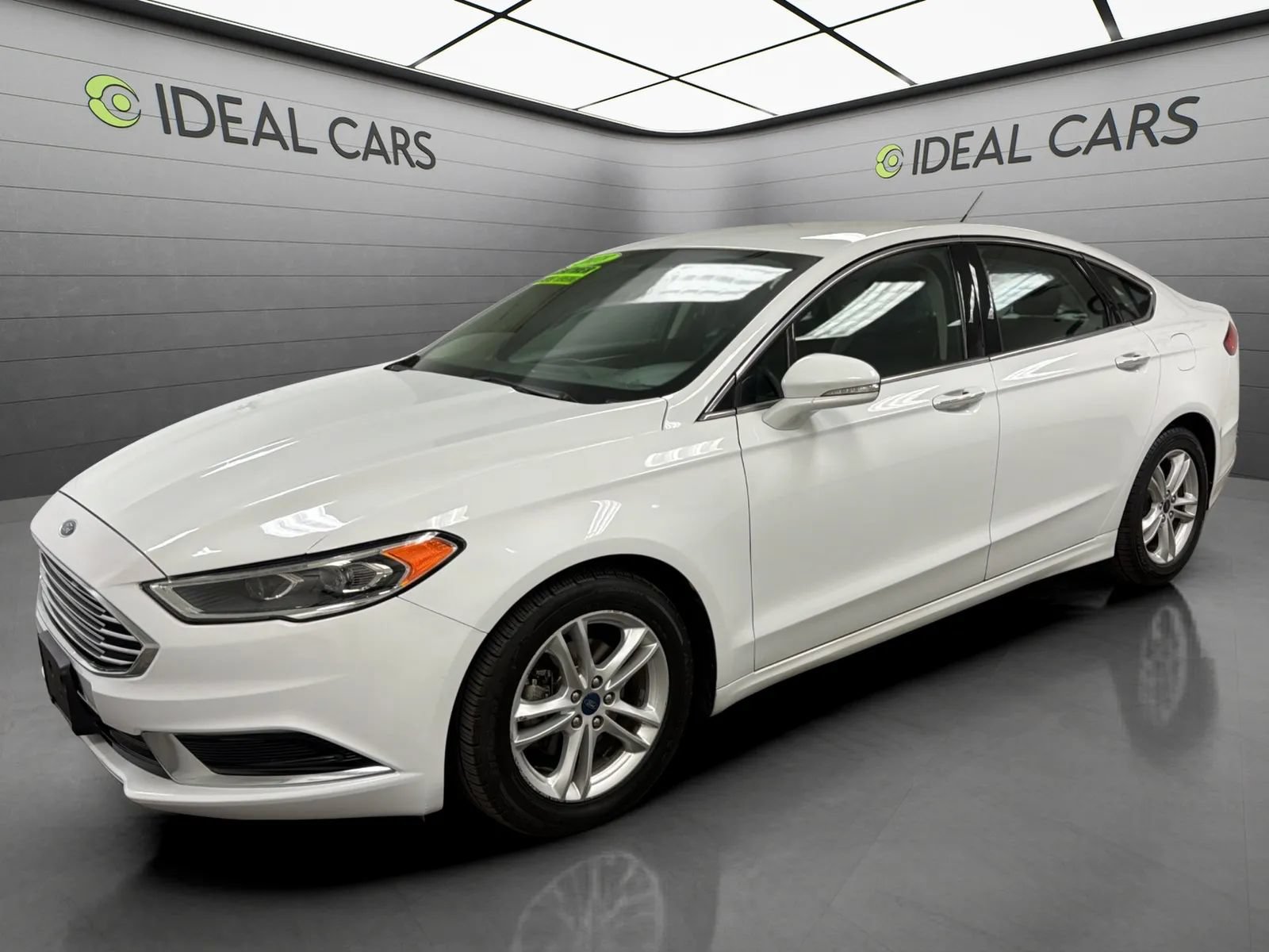 Used 2018 Ford Fusion SE w/ Fusion SE Technology Package FWD image 1