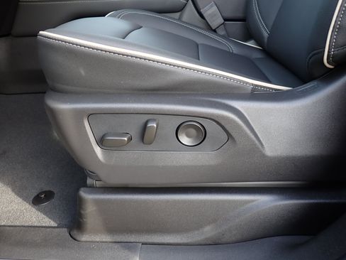 New 2026 GMC Yukon Elevation image 18